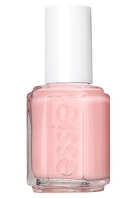 Bottiglia di smalto per unghie in vetro trasparente con forma quadrata, liquido rosa chiaro e tappo bianco lucido. Presenta il nome del marchio in rilievo.