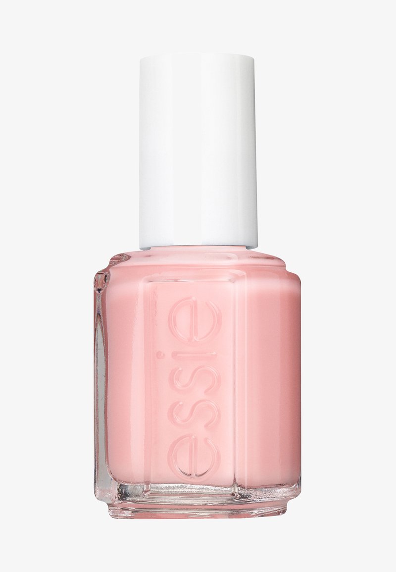 Klarer Glasnagellackflakon in quadratischer Form, mit hellroter Flüssigkeit und einem glänzenden weißen Deckel. Verfügt über einen eingeprägten Markennamen.