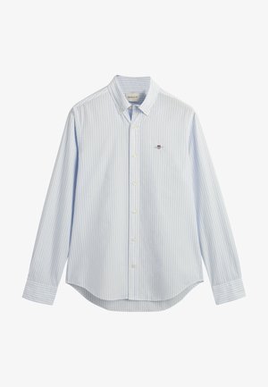 Camisa de botones a rayas azul claro, hecha de algodón, con cuello puntiagudo, mangas largas y dobladillo redondeado, con un pequeño logo en el pecho.