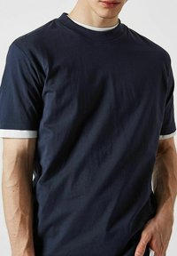 Minimum AARHUS - T-shirts basic - navy blazer
