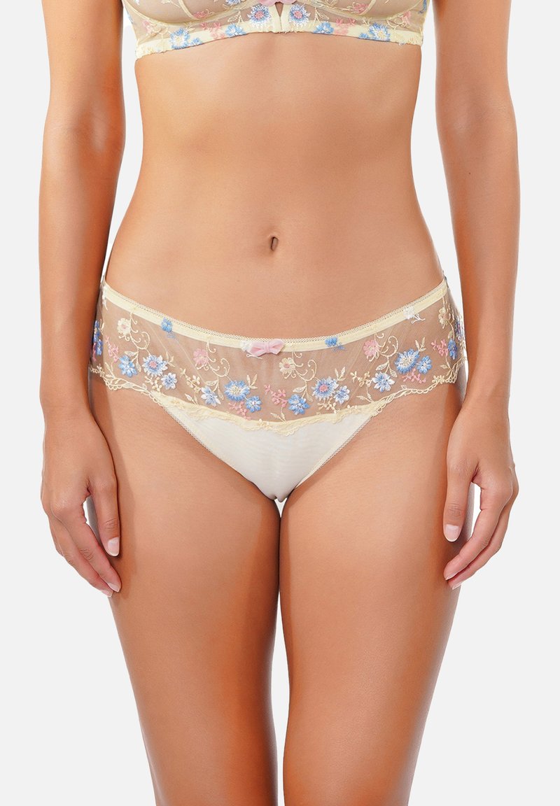 Sous-vêtements en dentelle beige ornés de motifs floraux brodés en rose et bleu, avec une taille douce et un accent de nœud délicat à l'avant.