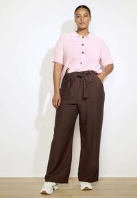 LolaLiza FLOWY WIDE - Nohavice - brown dark chocolate