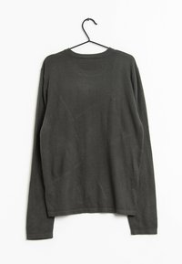 Mörkgrå långärmad tröja i mjukt tyg. Har en rundad halsringning och en något lös passform med sydda kantdetaljer.