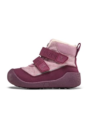 Lila-rosa isolierter Knöchelstiefel mit zwei Klettverschlüssen, strukturiertem Gummisohlen und einem pelzgefütterten Kragen. Mit einem gemusterten Außensohle.