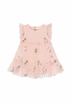 Vestido rosa sin mangas para bebé con hombros fruncidos y patrones bordados de conchas marinas y estrellas de mar en la falda y el corpiño de tul.