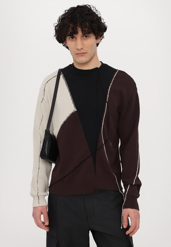 OVERSTITCN - Jumper3