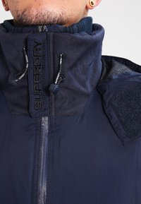 Superdry & Co Tunn jacka - dark blue