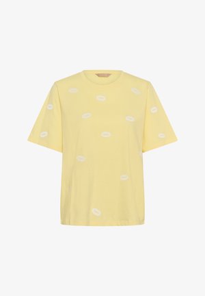 T-shirt jaune à manches courtes avec des motifs ovales blancs dispersés et un col rond, présenté sur un fond blanc uni.
