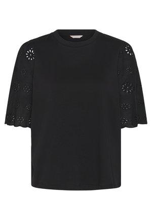 Bluza neagră cu mâneci scurte și decolteu rotund, având detalii transparente cu ochiuri florale pe mâneci și margini crestate.