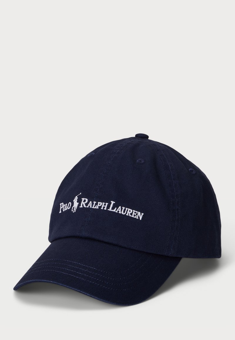 Marineblå bomullsmelert baseballcaps med buet skygge, med hvit brodert "Polo Ralph Lauren" logo på forsiden.