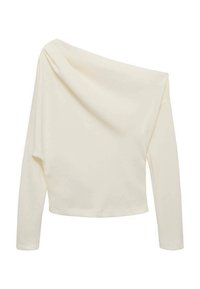 Top lung cu mâneci lungi de culoare crem, cu un design off-the-shoulder, realizat dintr-un material neted și moale, cu o siluetă cropped.