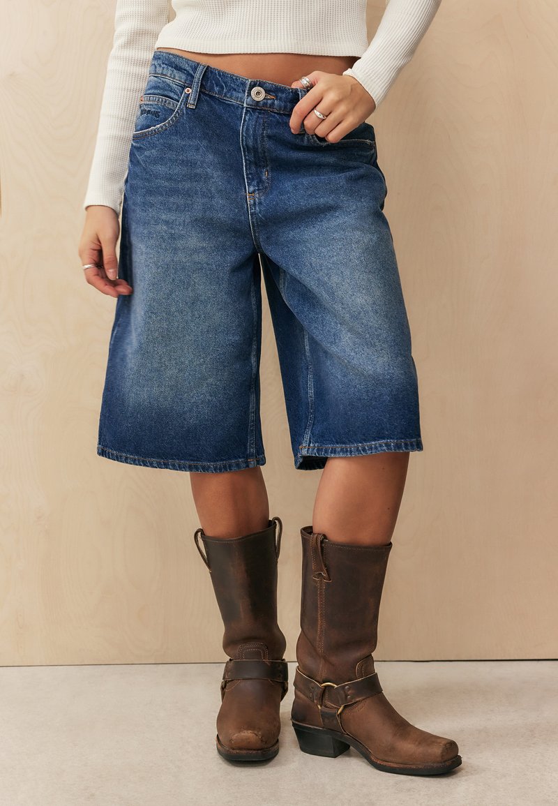 BDG Urban Outfitters Kratke hlače od trapera - light vintage