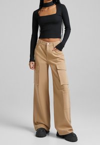 Bershka Flared-farkut - beige