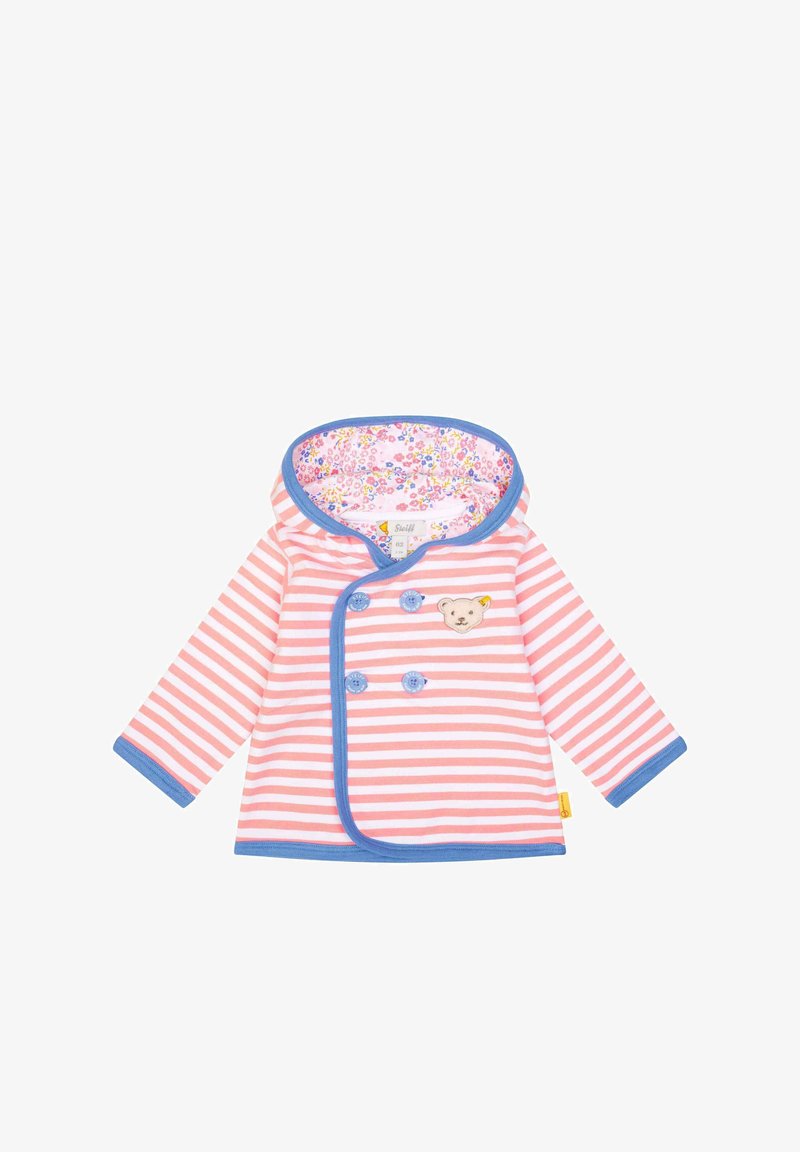 Veste pour bébé rayée rose et blanche avec bordure bleue, capuche doublée de tissu floral, boutons bleus et un petit patch en forme d'ourson sur la poitrine.