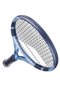 Tennisketcher med en blå og marineblå ramme, sort greb og et krydset strengmønster. Designet har geometriske accenter og et logo.