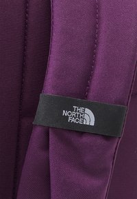 The North Face COURT JESTER UNISEX - Hátizsák - violet crocus/black currant/purple/white