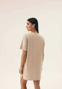 Henderson NULES beżowy