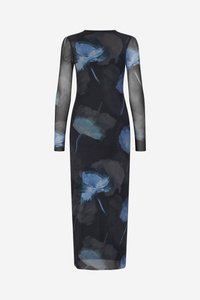 Garām piedurknēm, pieguloša kleita ar caurspīdīgu melnu audumu, kas dekorēts ar ziliem ziedu rakstiem, sasniedzot vidējo teļa garumu, ar apaļu kakla izgriezumu.