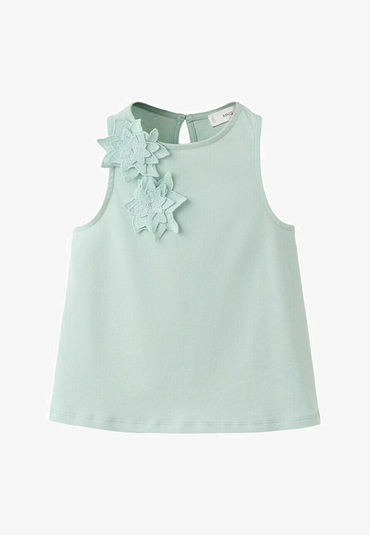 Ärmelloses, hellgrünes Kleinkindkleid mit zwei Stoffblumenapplikationen nahe der linken Schulter und einem Knopfverschluss auf der Rückseite.