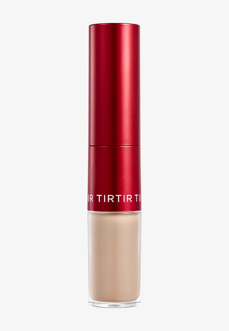 Bottiglia di correttore con base liquida beige e cappuccio metallico rosso, etichettata "TIRTIR", su uno sfondo bianco semplice.