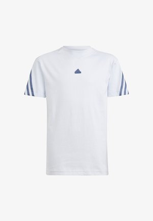 Witte T-shirt met korte mouwen van Adidas met een blauw logo op de borst en drie blauwe strepen op elke mouw.
