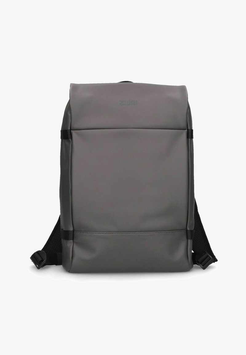 Grauer rechteckiger Rucksack mit glatter Oberfläche, schwarzen verstellbaren Schulterriemen und dezentem Markenlogo auf der Vorderseite.