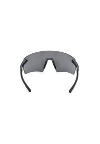 Schwarze Sportsonnenbrille mit großem, rundum gehendem grauen Glas und strukturierten schwarzen Bügeln, die ein zentrales Nasenbrücken-Design aufweisen.