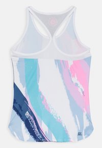 Ärmlös racerback träningslinne med vit mesh på övre delen av ryggen och ett abstrakt penseldragsmönster i blå, rosa och lila nyanser.