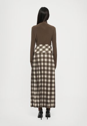 Pořadí 9: Norma Kamali - PLEATED LONG SKIRT SLIT - Maxi sukně