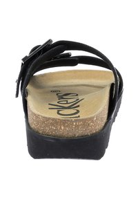 Sandal nera con soletta in sughero, dotata di sottili cinturini e hardware a fibbia; soletta texturizzata per comfort; suola piatta in gomma.