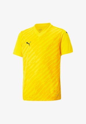 Camiseta deportiva amarilla con cuello en V, que presenta un patrón de rayas diagonales y un logo negro en el pecho. Fabricada con material ligero y transpirable.