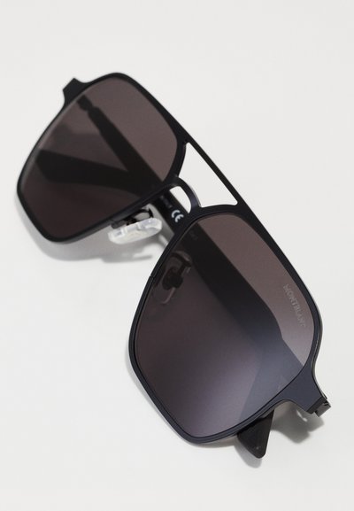 Ochelari de soare negri cu lentile pătrate, nuanță gri închis. Prezintă un cadru elegant, design ușor și pernuțe pentru nas ajustabile.