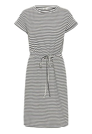 Robe rayée avec un motif noir et blanc, manches courtes, encolure ronde, taille élastique avec cordon de serrage, et coupe décontractée.