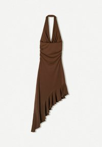 Robe brown à col halter avec un buste drapé, un ourlet asymétrique et des volants, fabriquée en tissu lisse avec une silhouette ajustée.
