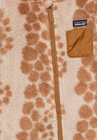 Patagonia BABY FURRY FRIENDS BUNTING UNISEX - Pajac - shroom taupe