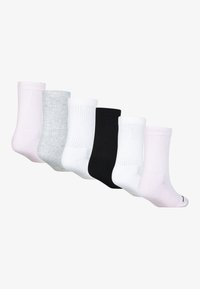 Six paires de chaussettes en rose, gris, blanc et noir. Texture côtelée avec des talons renforcés, longueur mi-mollet et poignets contrastants.