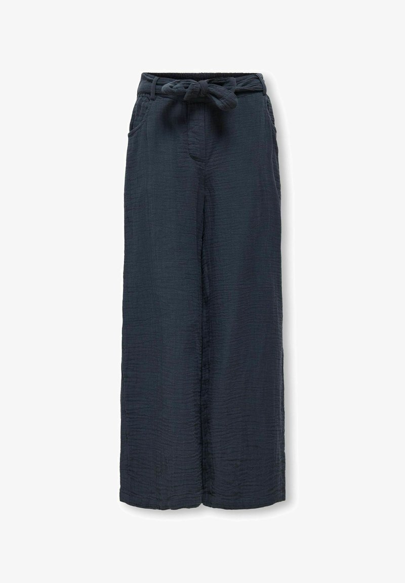 Tumši zili platā piegriezuma bikses no faktūras auduma ar sasienamu jostu un sānu kabatām. Audumā redzamas maigas krokas.