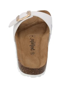 Sandal bianca con una sola strap, dotata di una fibbia dorata. La soletta è marrone con una superficie texturizzata, mentre la suola è simile al sughero con un bordo bianco.