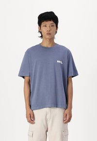Jack & Jones JORVERMONT WASH  - Trükipildiga T-särk - nightshadow blue