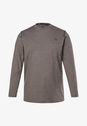 Grijze T-shirt met lange mouwen van zachte stof. Heeft een ronde halslijn en een klein logo op de linkerborst. Naaddetails op de schouders.