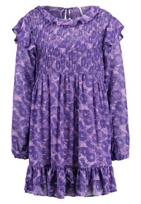 Violetti kukkakuosiset mekko, jossa on pitkät hihat, röyhelökaula-aukko, rypytetty päällinen ja kerroksellinen röyhelöhale. Puoli läpinäkyvää, kevyttä kangasta.