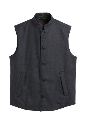 Gilet senza maniche grigio scuro con collo alto, cinque bottoni frontali e due tasche laterali inclinate, posato disteso su uno sfondo bianco.