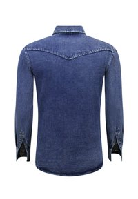 Denim overhemd met een kraag, lange mouwen en een rechte zoom. Heeft een donkerblauwe kleur en subtiele vervaging bij de schouders.