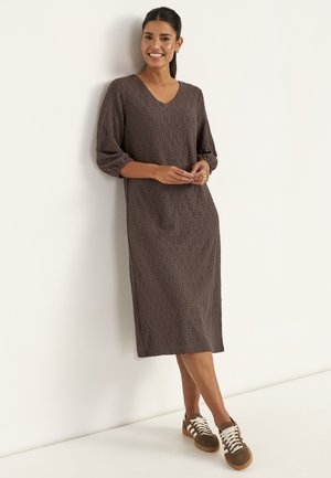 WITH EMBROIDERED OPENWORK - Hverdagskjole - brown