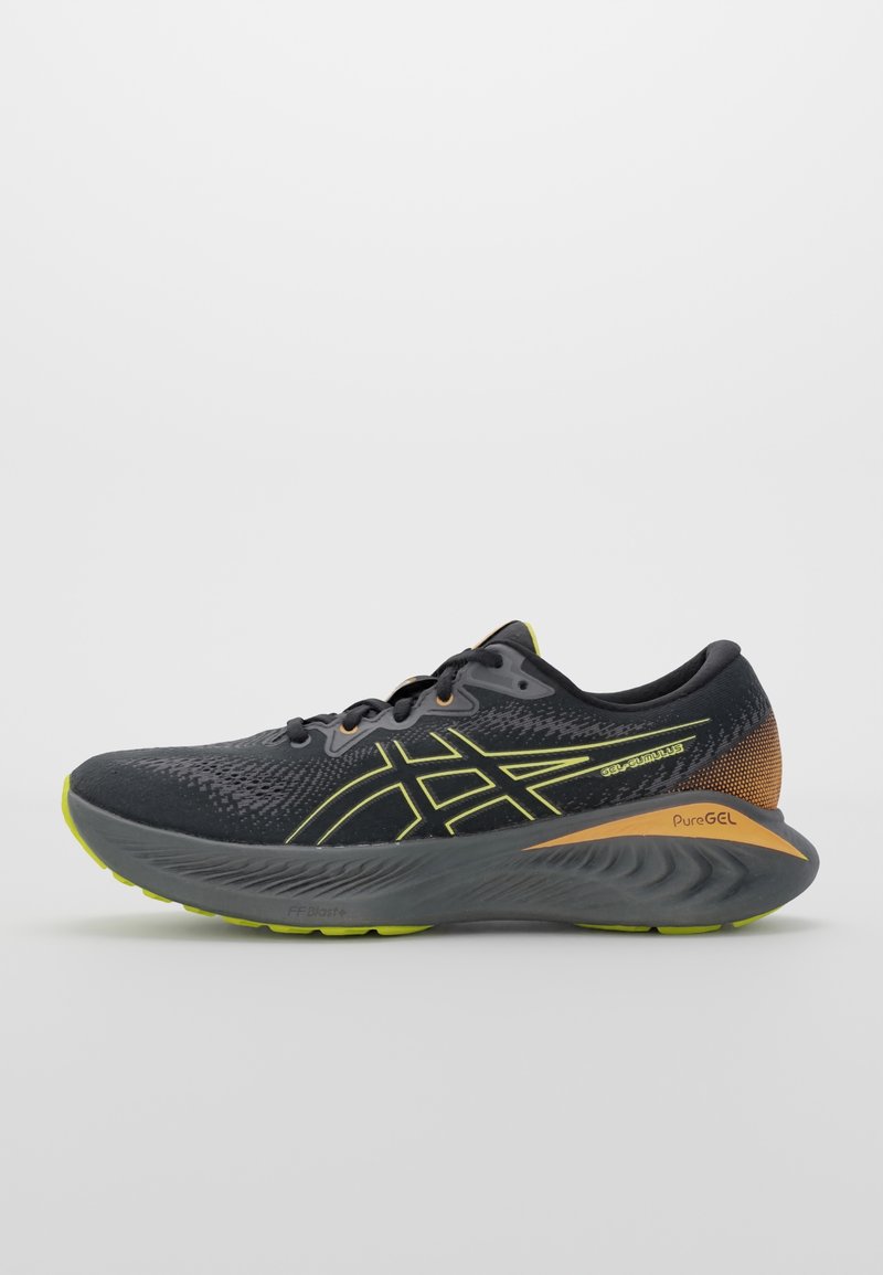 Chaussure de running noire et grise avec des accents jaune fluo, tige en mesh, semelle amortie portant la mention «PureGEL» et logo de la marque sur le côté.
