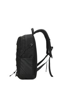 Zaino nero con tessuto texturizzato, tasca laterale, spallacci regolabili e schienale imbottito per il comfort. Design semplice e elegante.