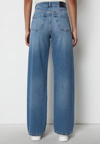 Marc O'Polo DENIM HIGH WAIST LENGTH - Široke nogavice - multi mid blue marble