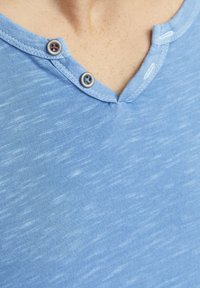 Jack & Jones ESPLIT NECK NOOS - T-shirts basic - pacific coast