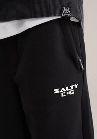 WE Fashion SALTY DOG - Broek - black