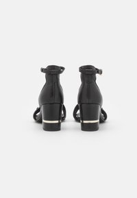 Marco Tozzi Sandaler - black/gold